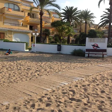 Urbanizacion Primera Linea De Playa アパート