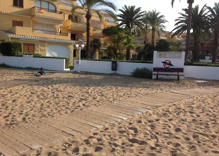 Urbanizacion Primera Linea De Playa アパート